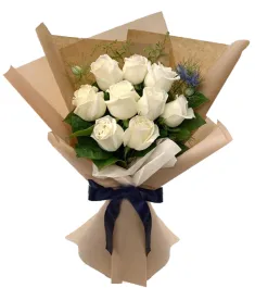 9 Pcs White Ecuadorian Roses in Bouquet