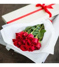 One Dozen Red Roses in Gift Box Send to Philippines