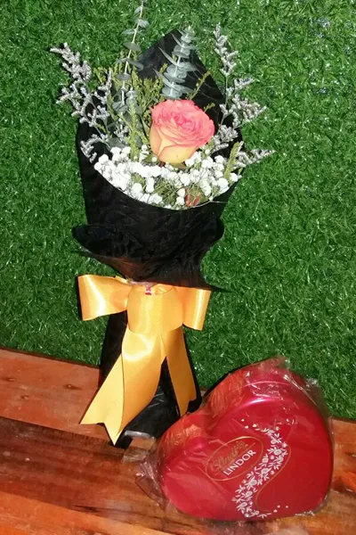 Single Pink  Rose Bouquet with Chocolate