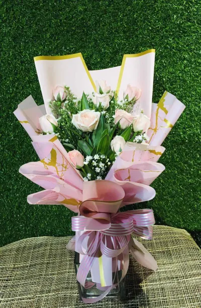 12 Pink Color Roses in Bouquet